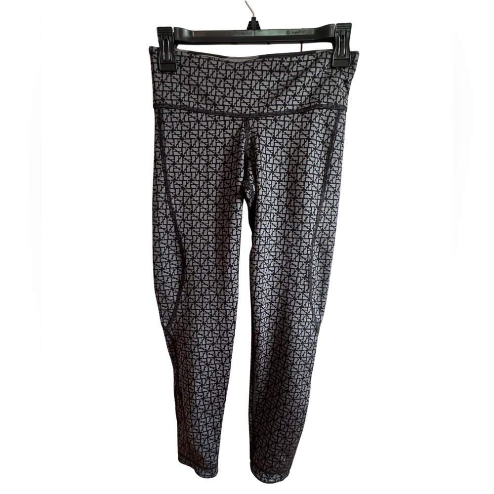 Vineyard Vines reversible cropped yoga pants